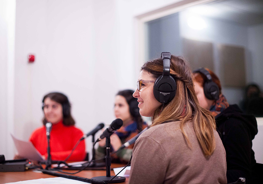 Imagen del evento:Alumnos con auriculares en clase