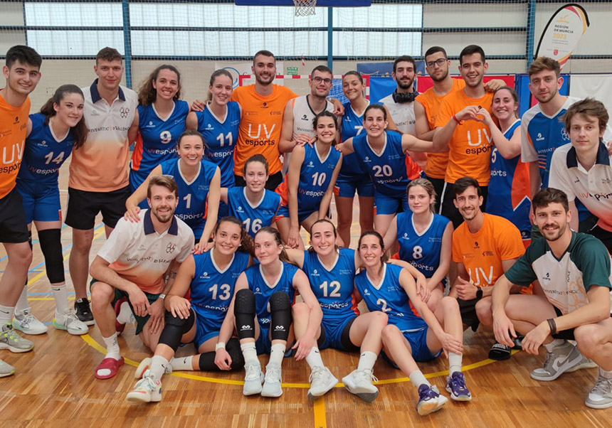 Imagen del evento:Equipo de baloncesto masculino y femenino de la Universitat de València.